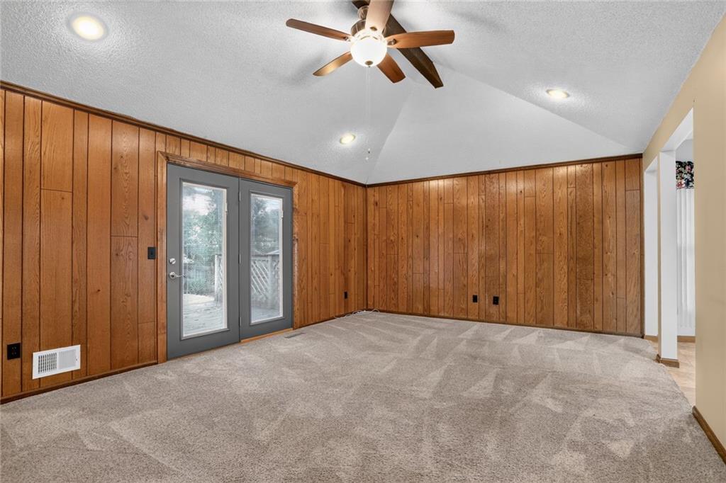 Photo 5 of 1113 S Valley Road