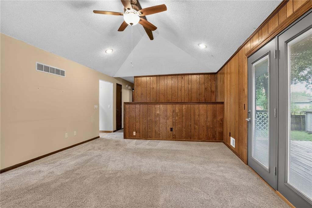 Photo 6 of 1113 S Valley Road