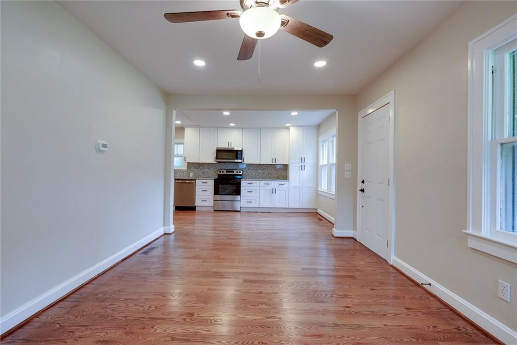 Photo 4 of 714 E Gudgell Avenue