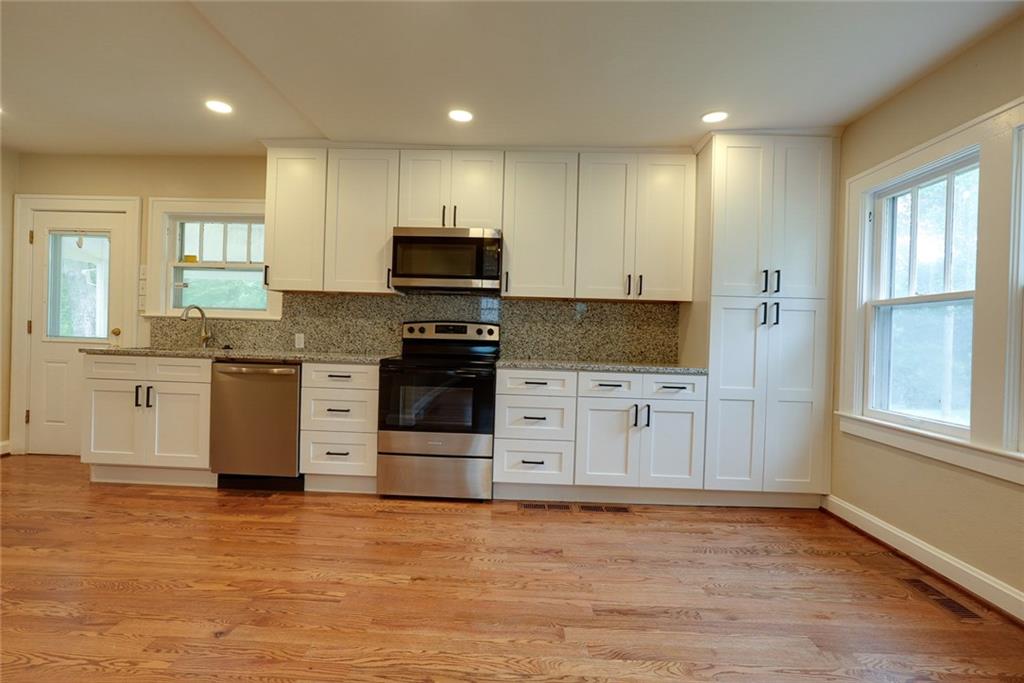Photo 5 of 714 E Gudgell Avenue