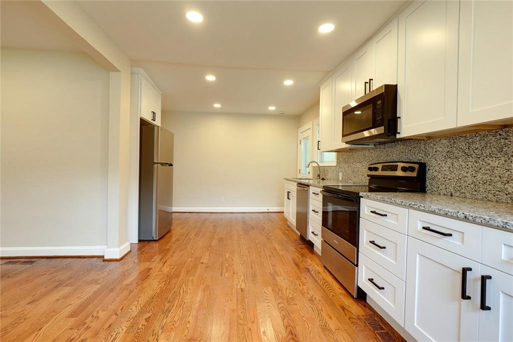 Photo 7 of 714 E Gudgell Avenue