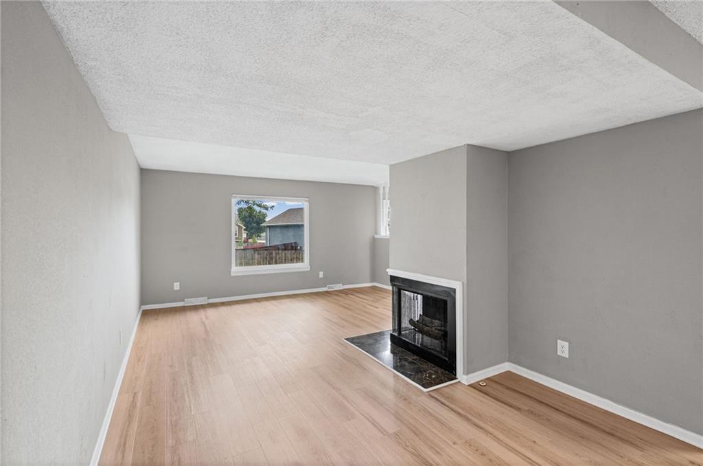 Photo 4 of 6437 E 127th Street