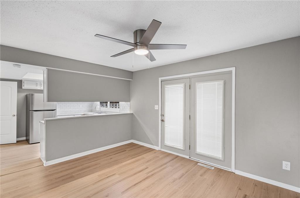 Photo 5 of 6437 E 127th Street