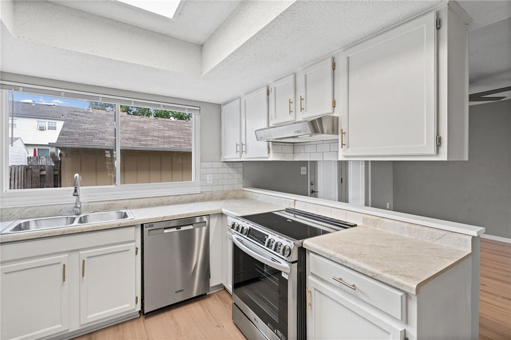 Photo 7 of 6437 E 127th Street
