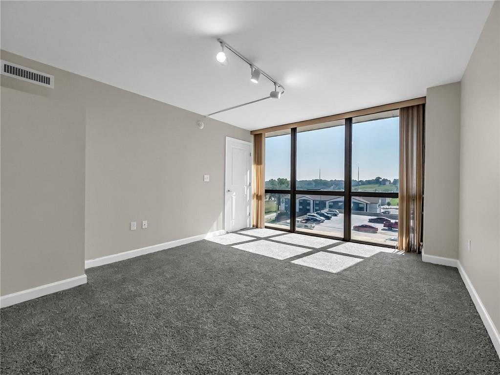 Photo 6 of 600 Admiral Boulevard #602