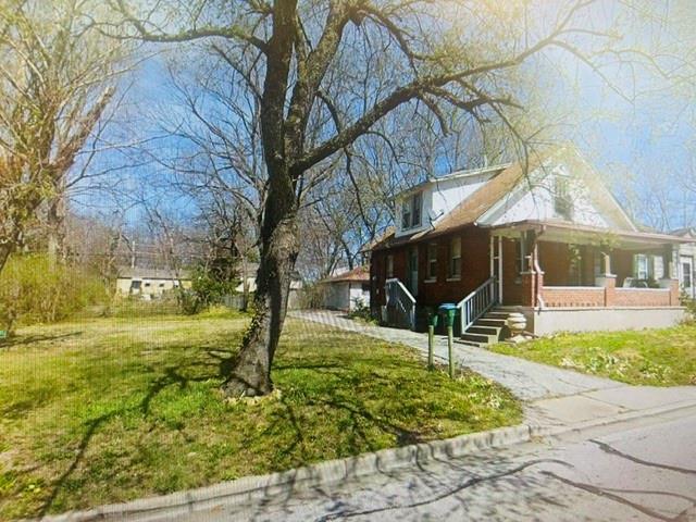 Photo of 2330 W 48th Street in Westwood, KS