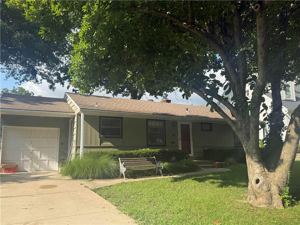 Photo of 7155 Cherokee Drive in Prairie Village, KS