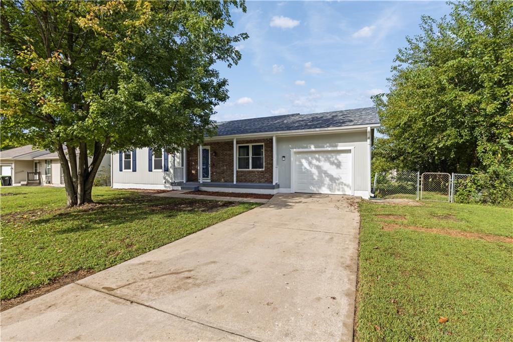 Photo 3 of 504 Younger Drive