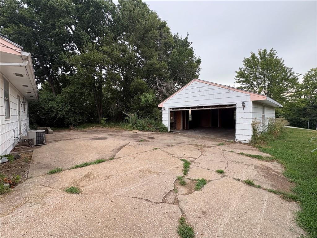 Photo 3 of 5049 N Brighton Avenue