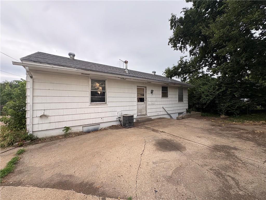 Photo 4 of 5049 N Brighton Avenue