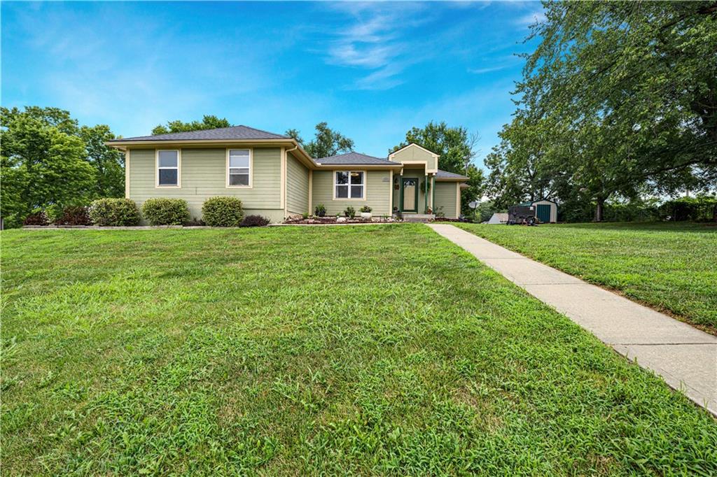 Photo 3 of 13710 Barber Avenue