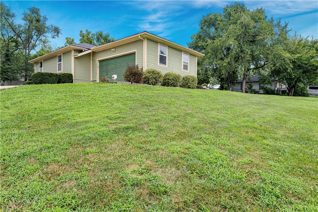Photo 4 of 13710 Barber Avenue