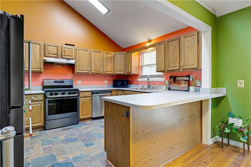 Photo 5 of 13710 Barber Avenue