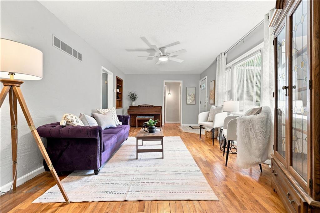 Photo 4 of 1007 S Logan Avenue