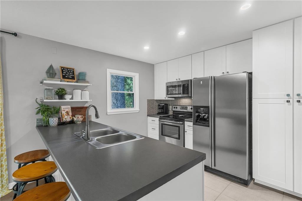 Photo 4 of 4617 NE 47th Street