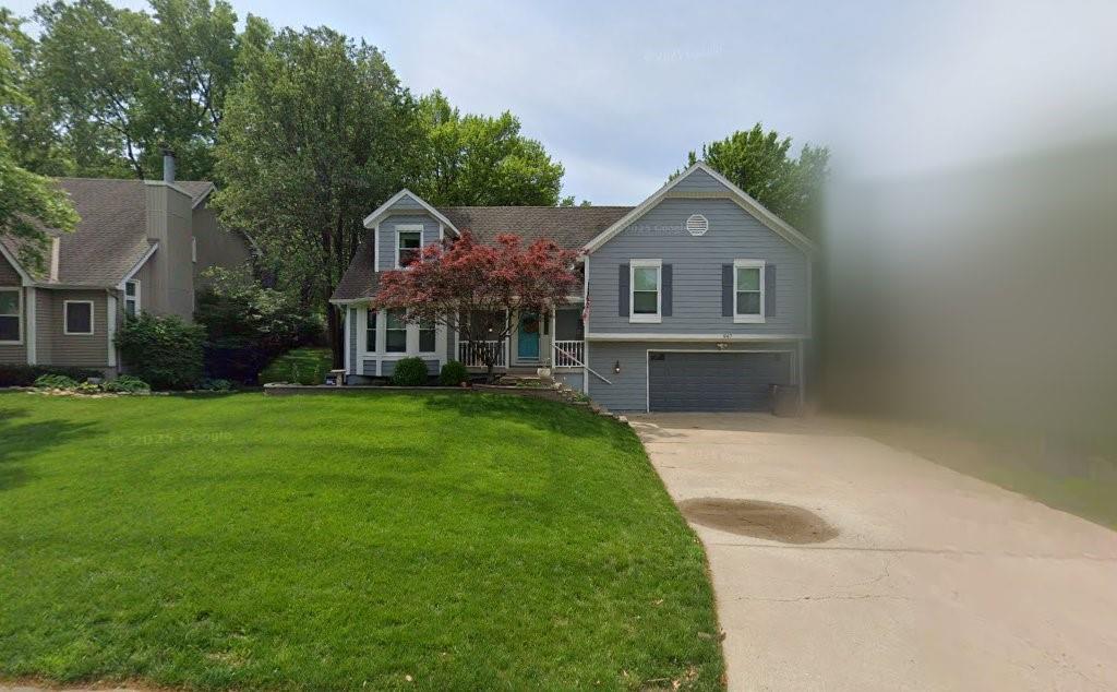 Photo of 947 E Oakview Street in Olathe, KS