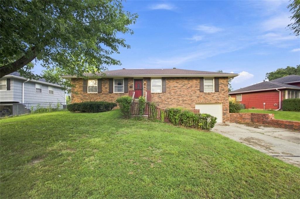 Photo 2 of 207 Augustus Drive
