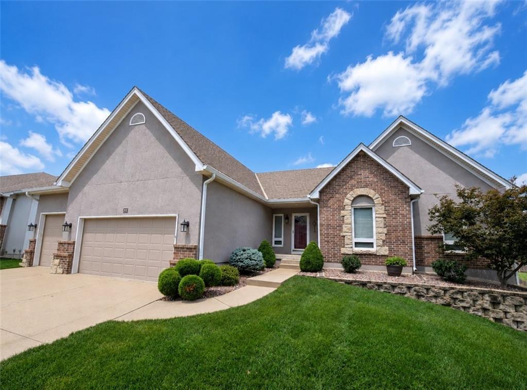 Photo of 312 SE Alexandria Drive in Lee's Summit, MO