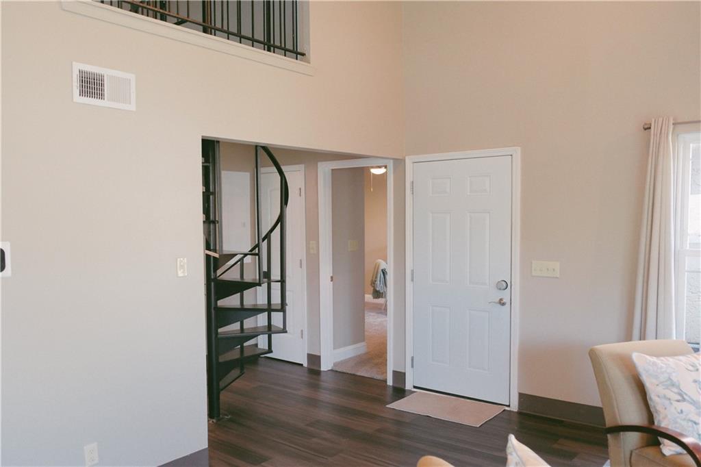 Photo 4 of 725 N 75th Terrace