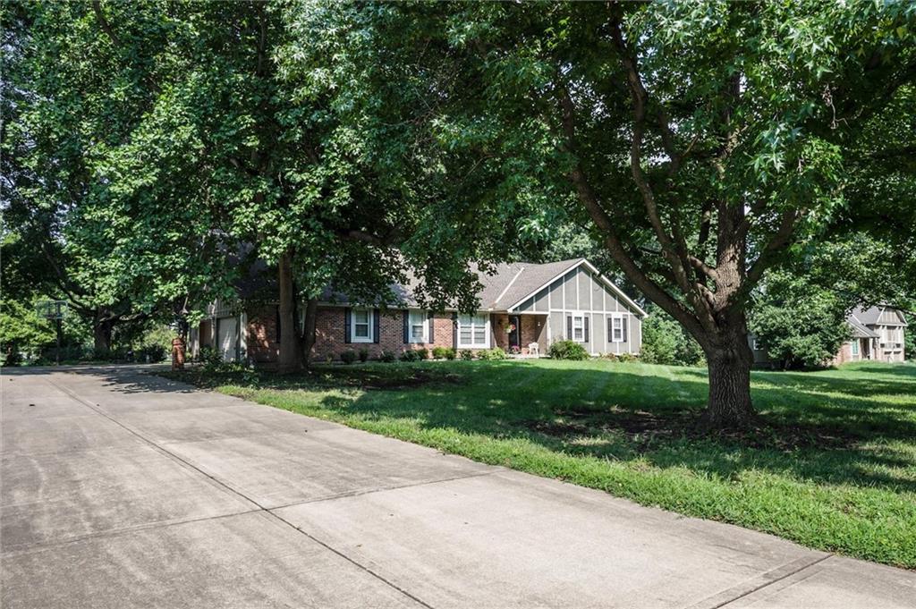 Photo 3 of 16040 Outlook Avenue