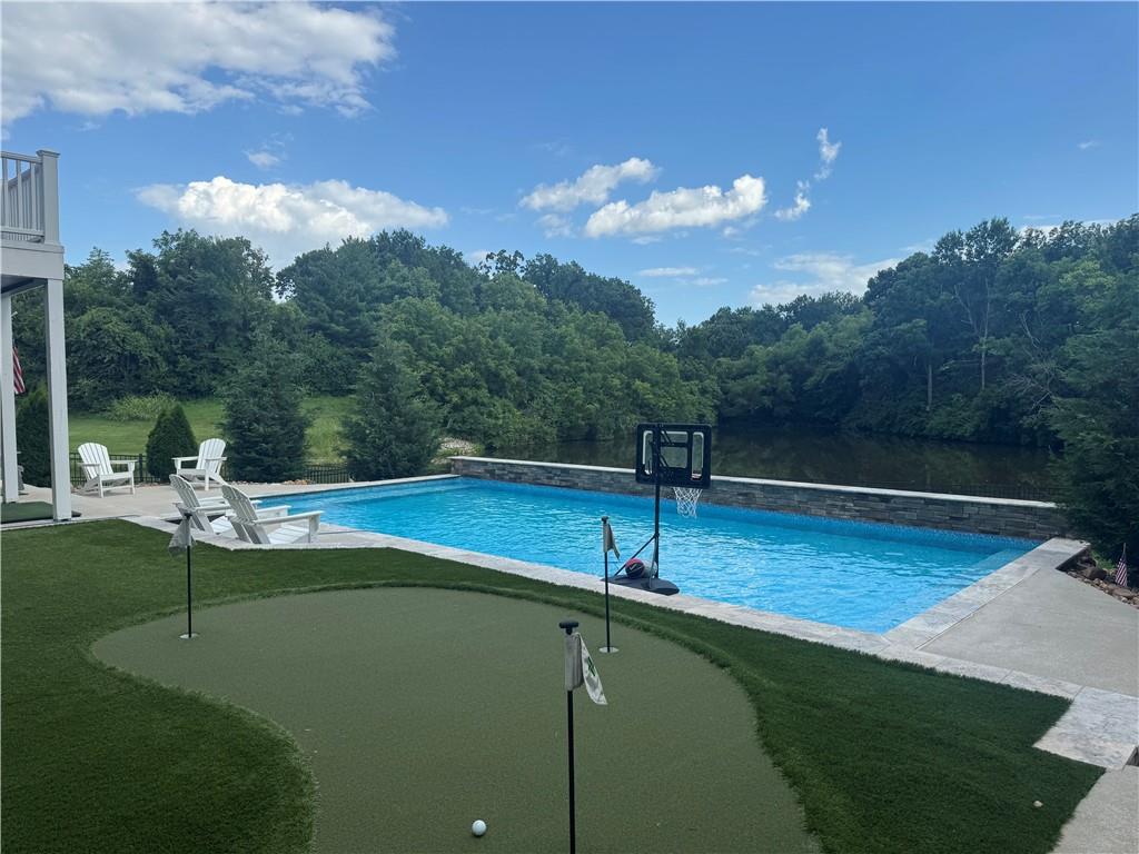 Photo of 609 NE Persimmon Circle