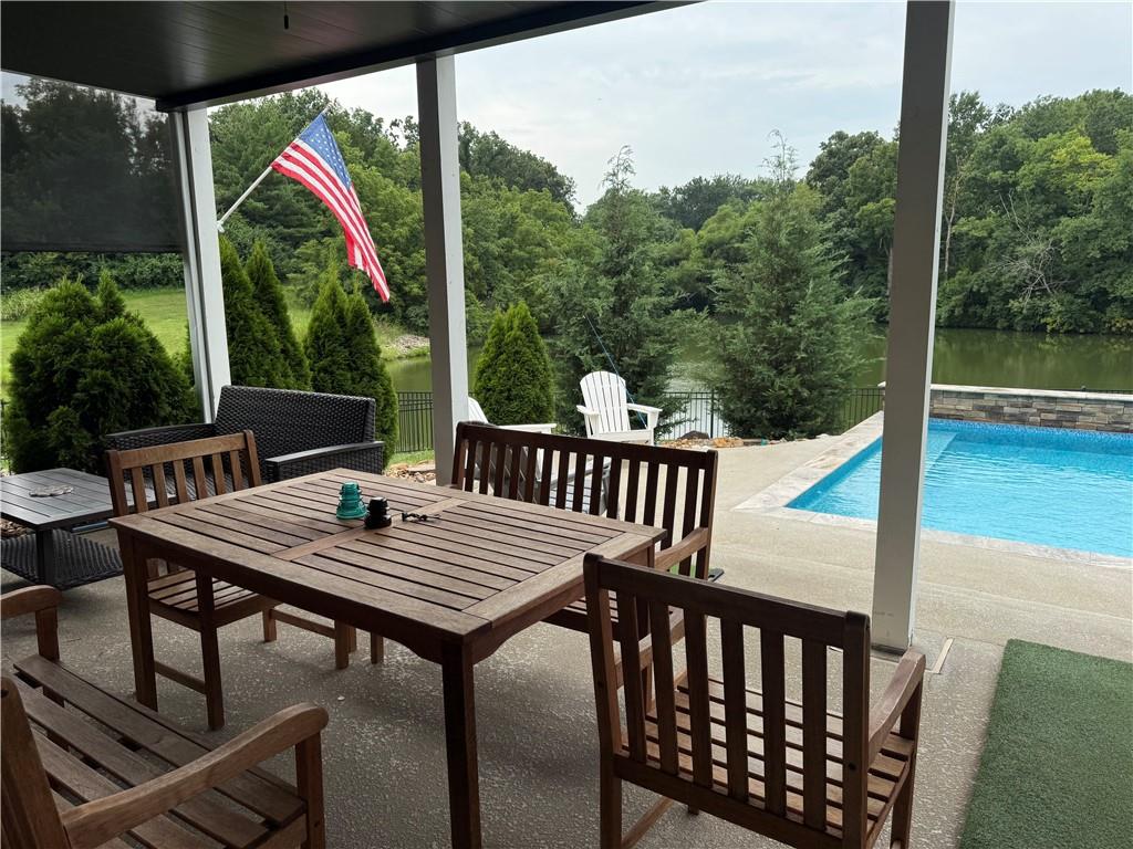Photo 4 of 609 NE Persimmon Circle