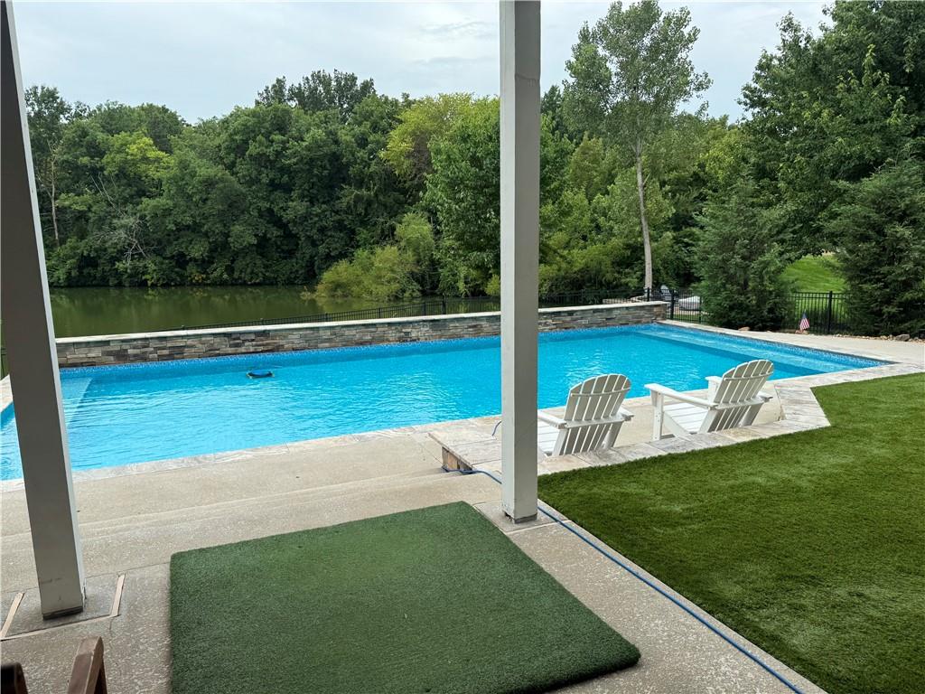 Photo 7 of 609 NE Persimmon Circle