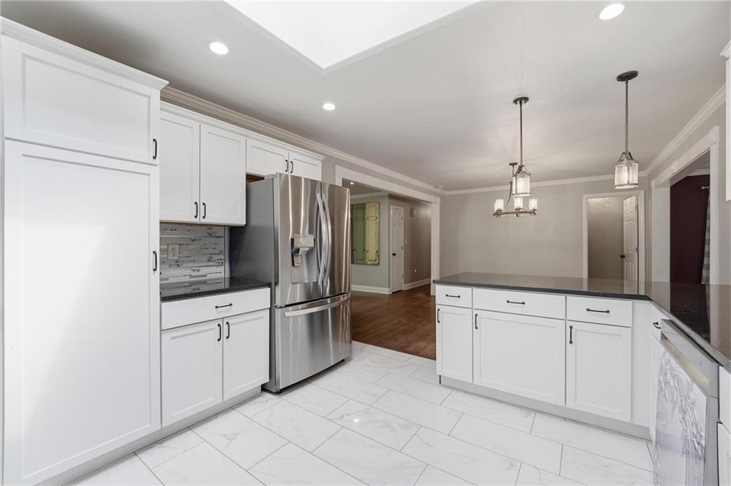 Photo 5 of 3914 S River Boulevard