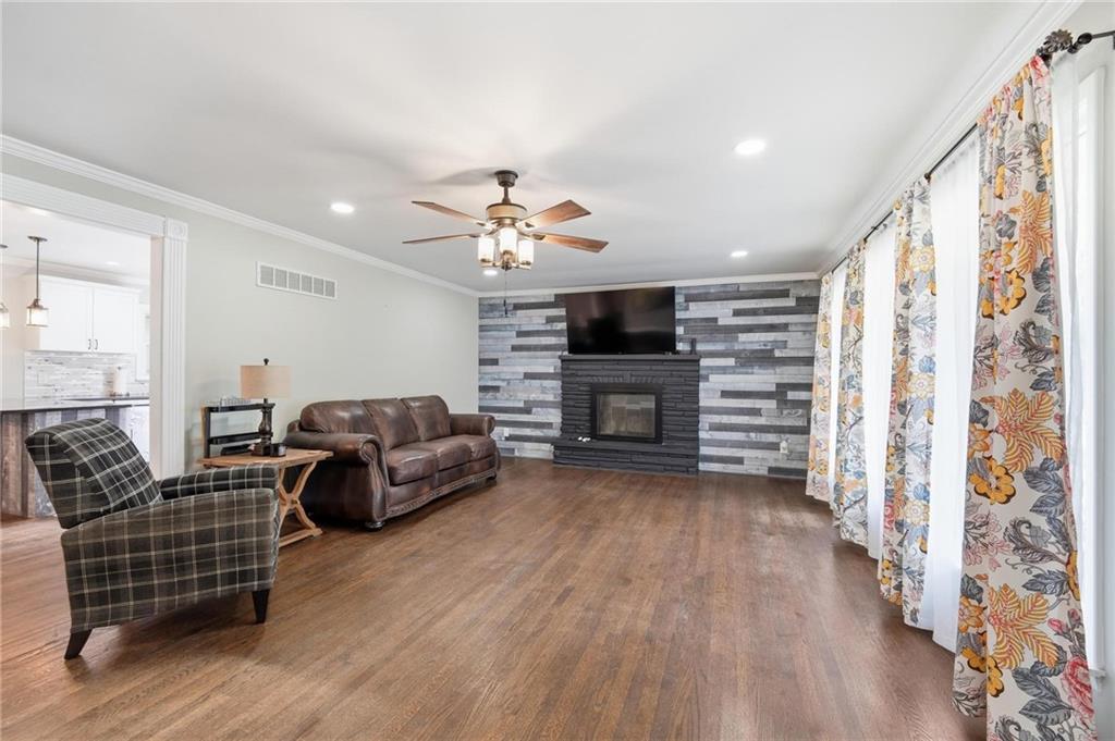 Photo 6 of 3914 S River Boulevard