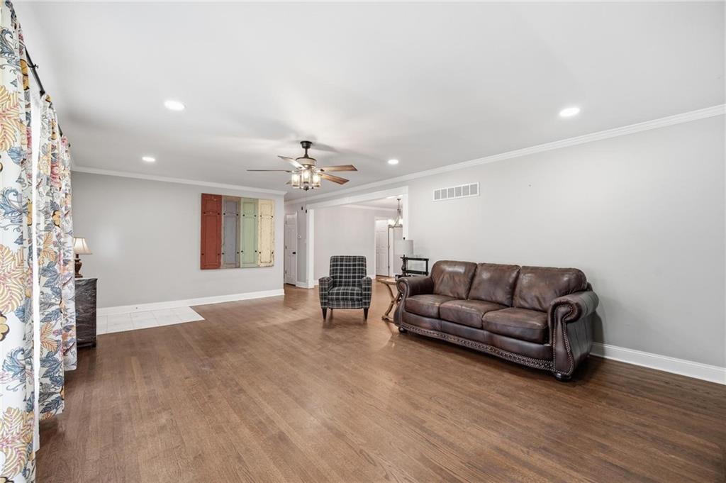 Photo 7 of 3914 S River Boulevard