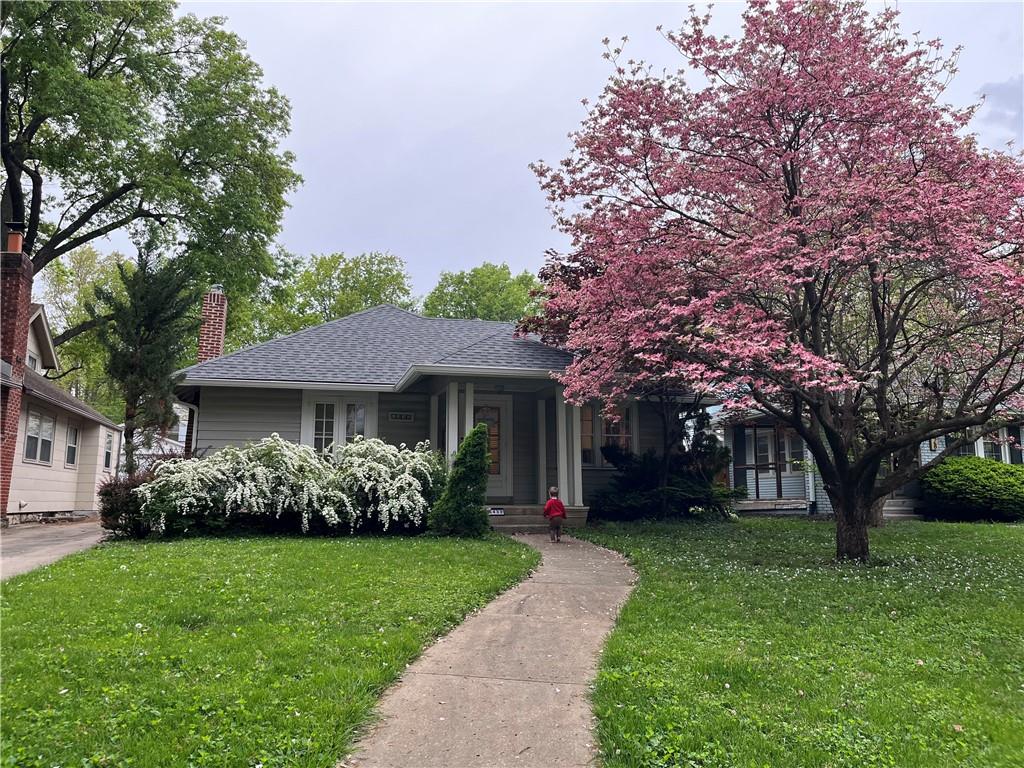 Photo of 6432 Oak Street