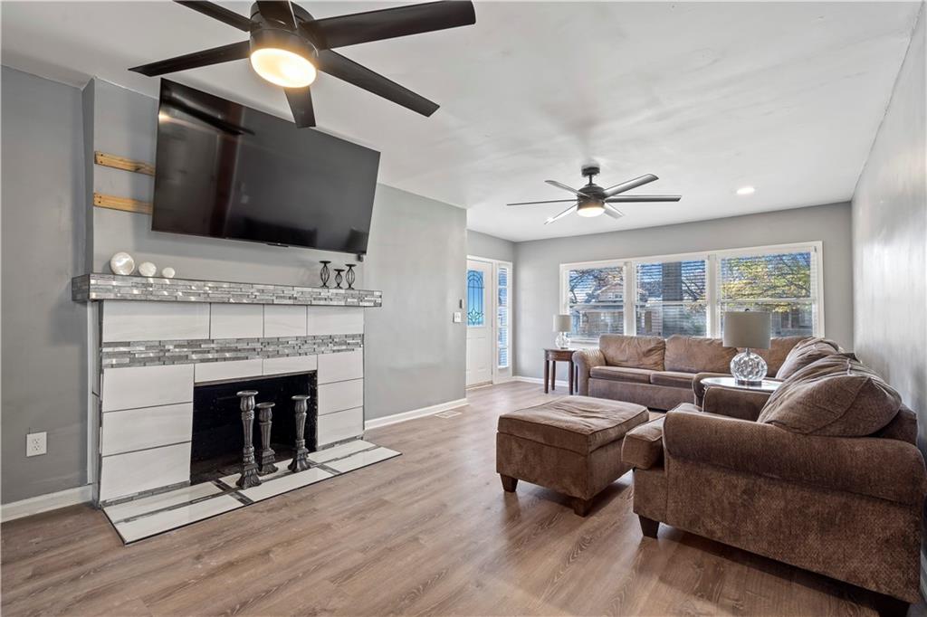 Photo 5 of 2224 E 68th Terrace