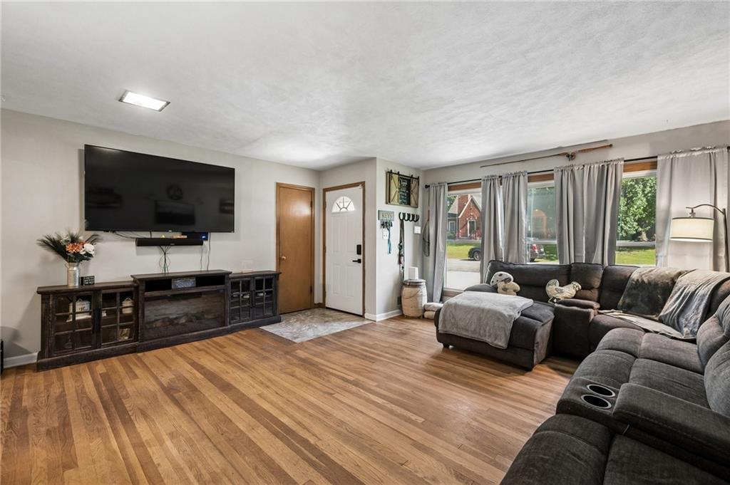 Photo 4 of 1315 W 25th Street S