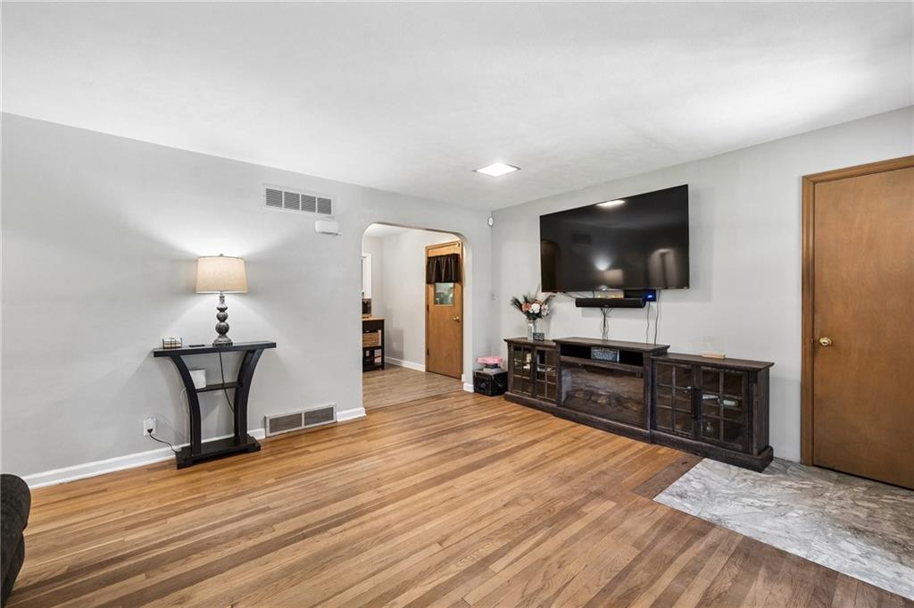 Photo 5 of 1315 W 25th Street S