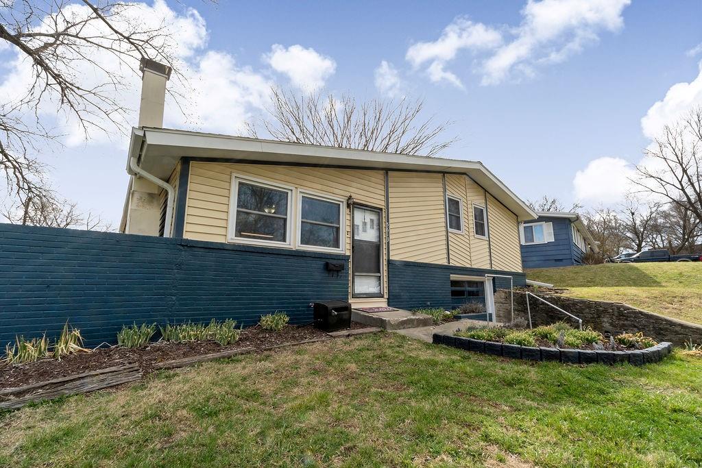 Photo 3 of 5613 N Euclid Avenue