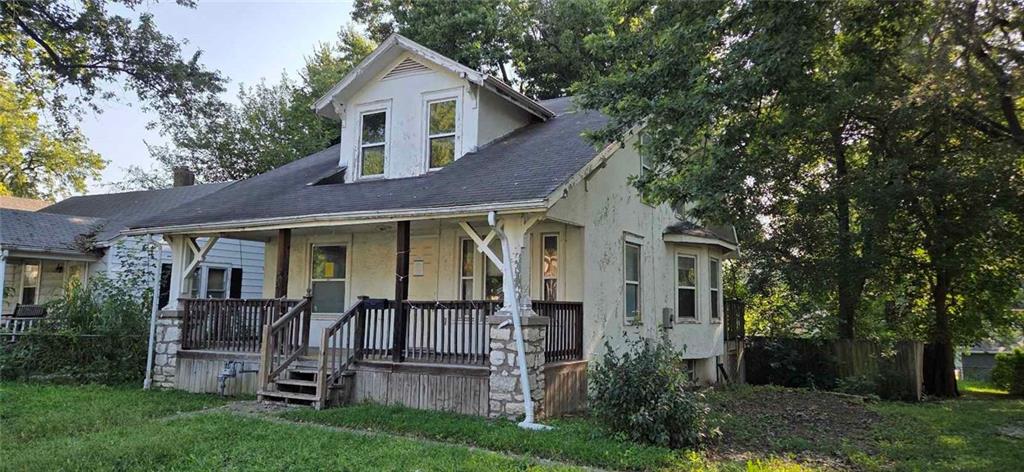 Photo 3 of 121 N ASH Avenue