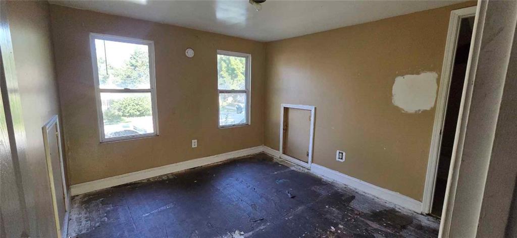 Photo 6 of 121 N ASH Avenue