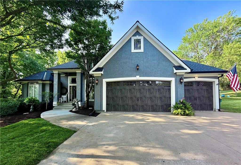 Photo 4 of 13810 Grove Avenue