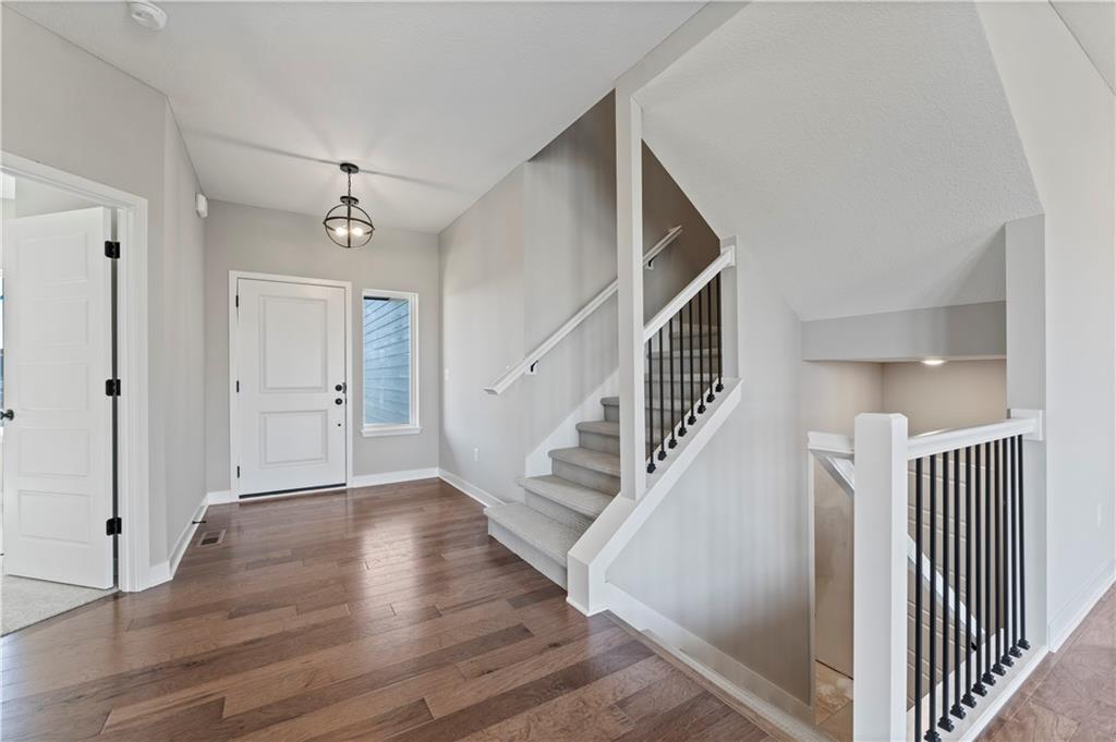 Photo 2 of 300 SW Amara Drive