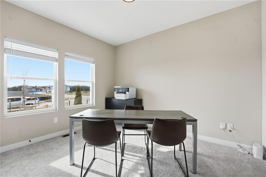 Photo 4 of 300 SW Amara Drive
