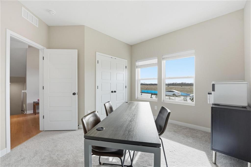 Photo 5 of 300 SW Amara Drive