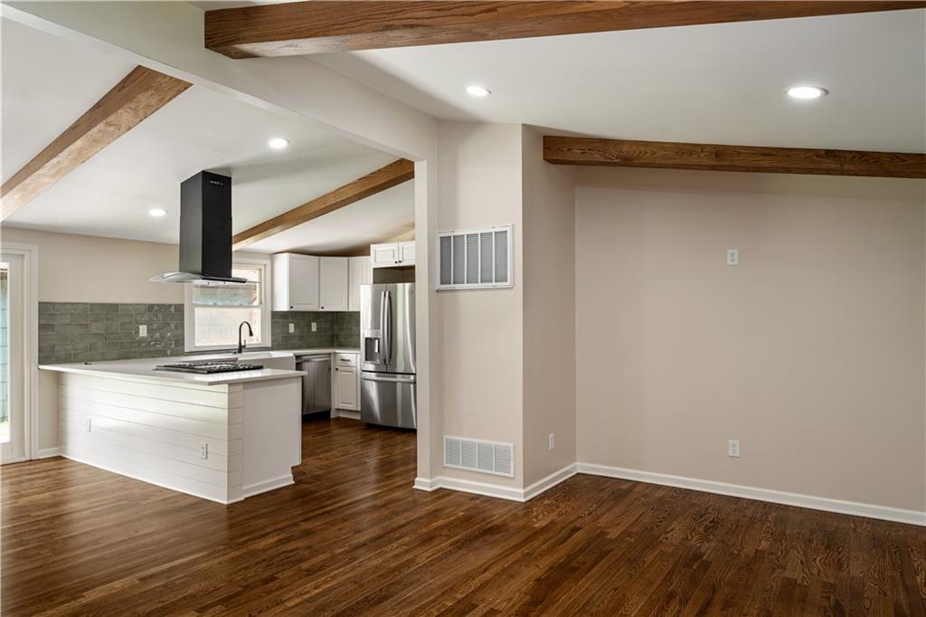 Photo 3 of 5701 N Highland Avenue