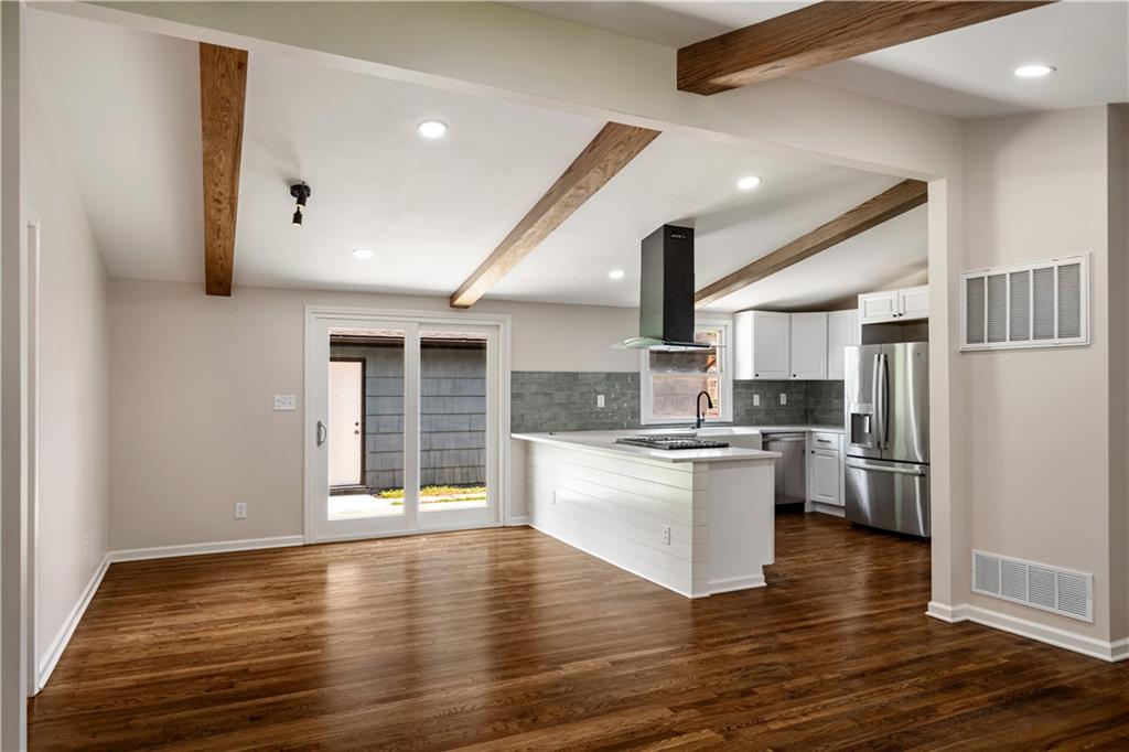 Photo 5 of 5701 N Highland Avenue