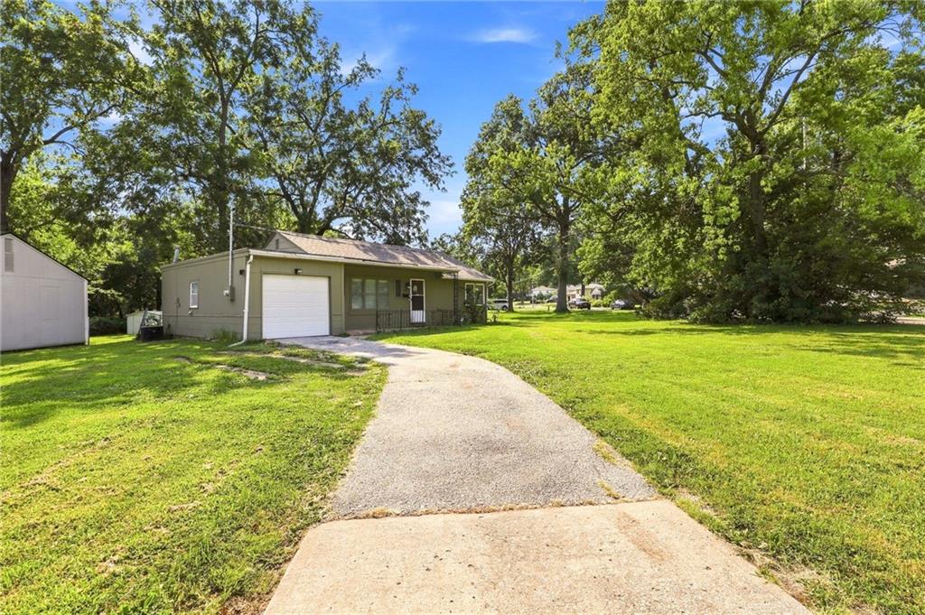 Photo 3 of 7400 Lamar Avenue