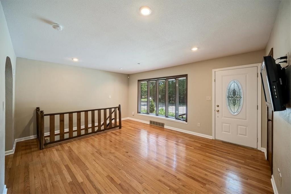Photo 4 of 7200 W 83rd Street