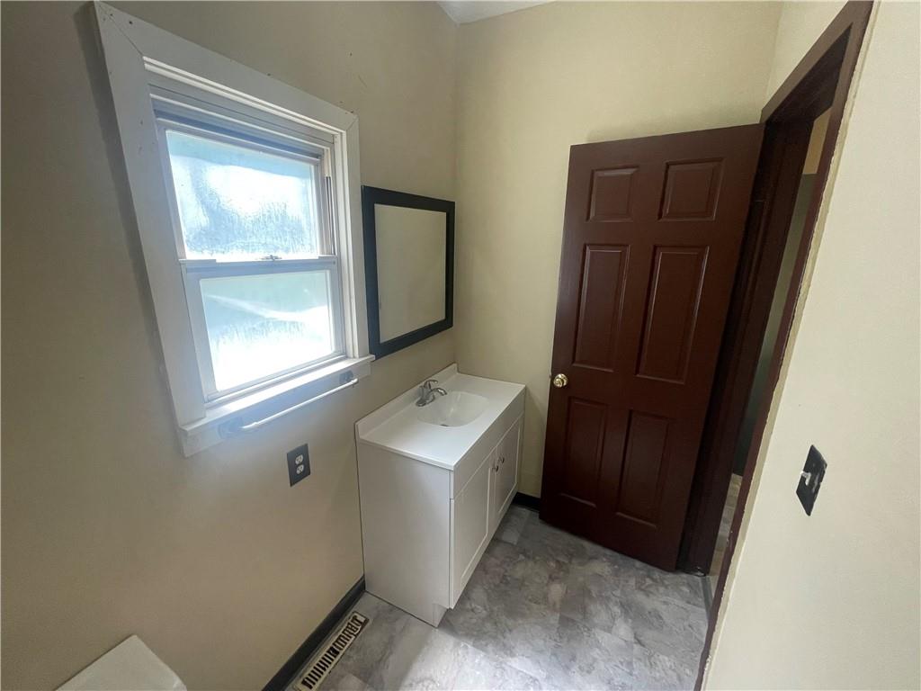 Photo 5 of 3907 E 9th Street