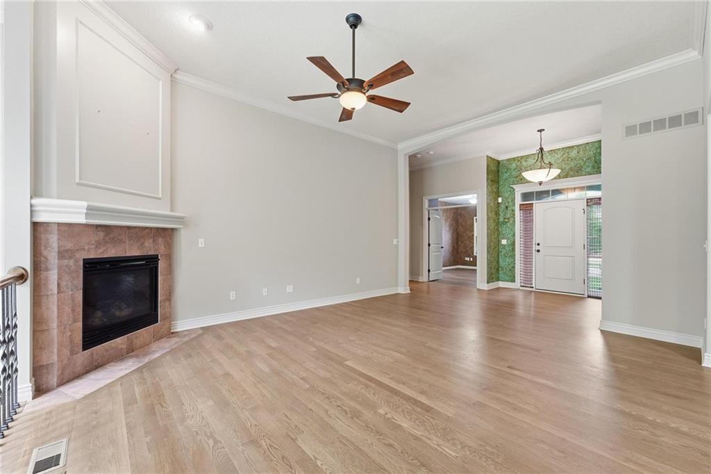 Photo 4 of 9038 N Saint Clair Avenue
