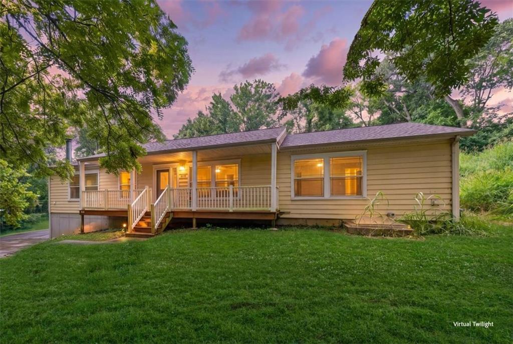 Photo 4 of 7941 Parkview Avenue