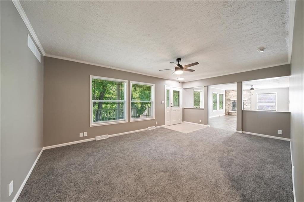 Photo 7 of 7941 Parkview Avenue