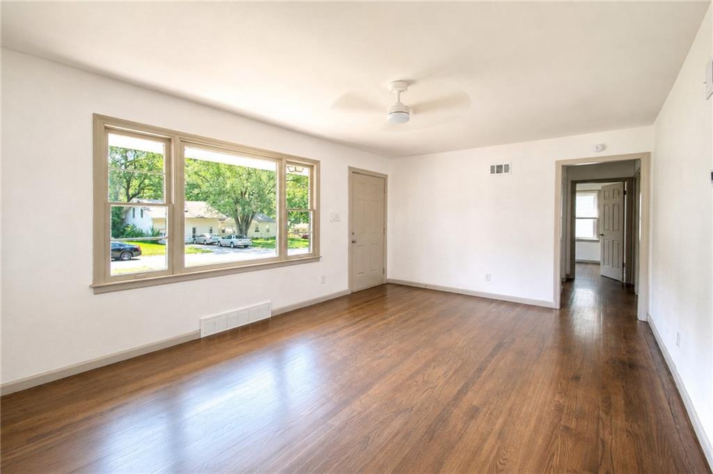 Photo 4 of 5306 N Garfield Avenue